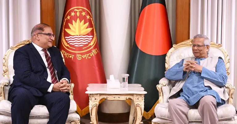 প্রধান উপদেষ্টার সঙ্গে পাকিস্তানের হাইকমিশনার